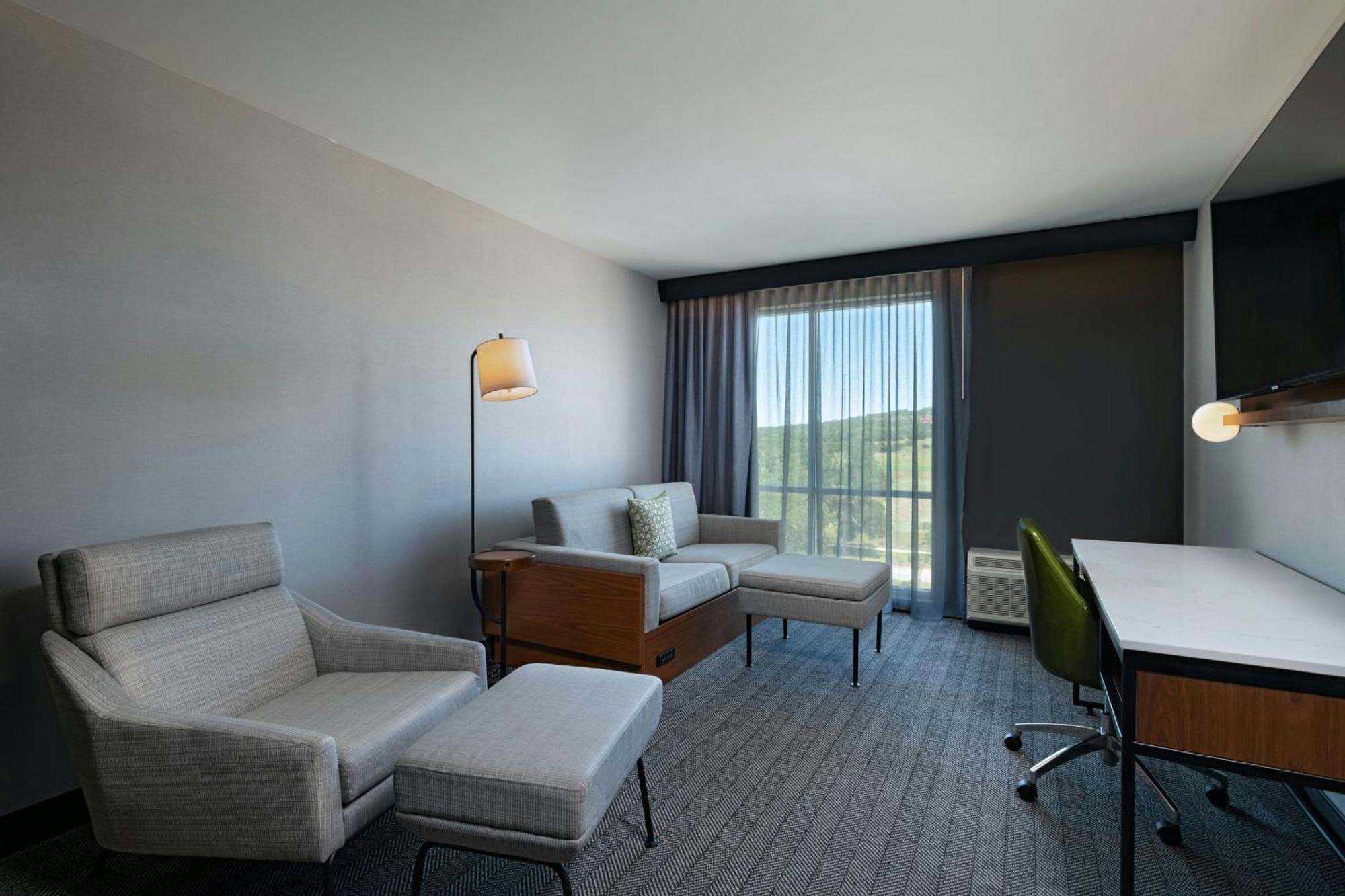 Courtyard By Marriott Austin Hotel *