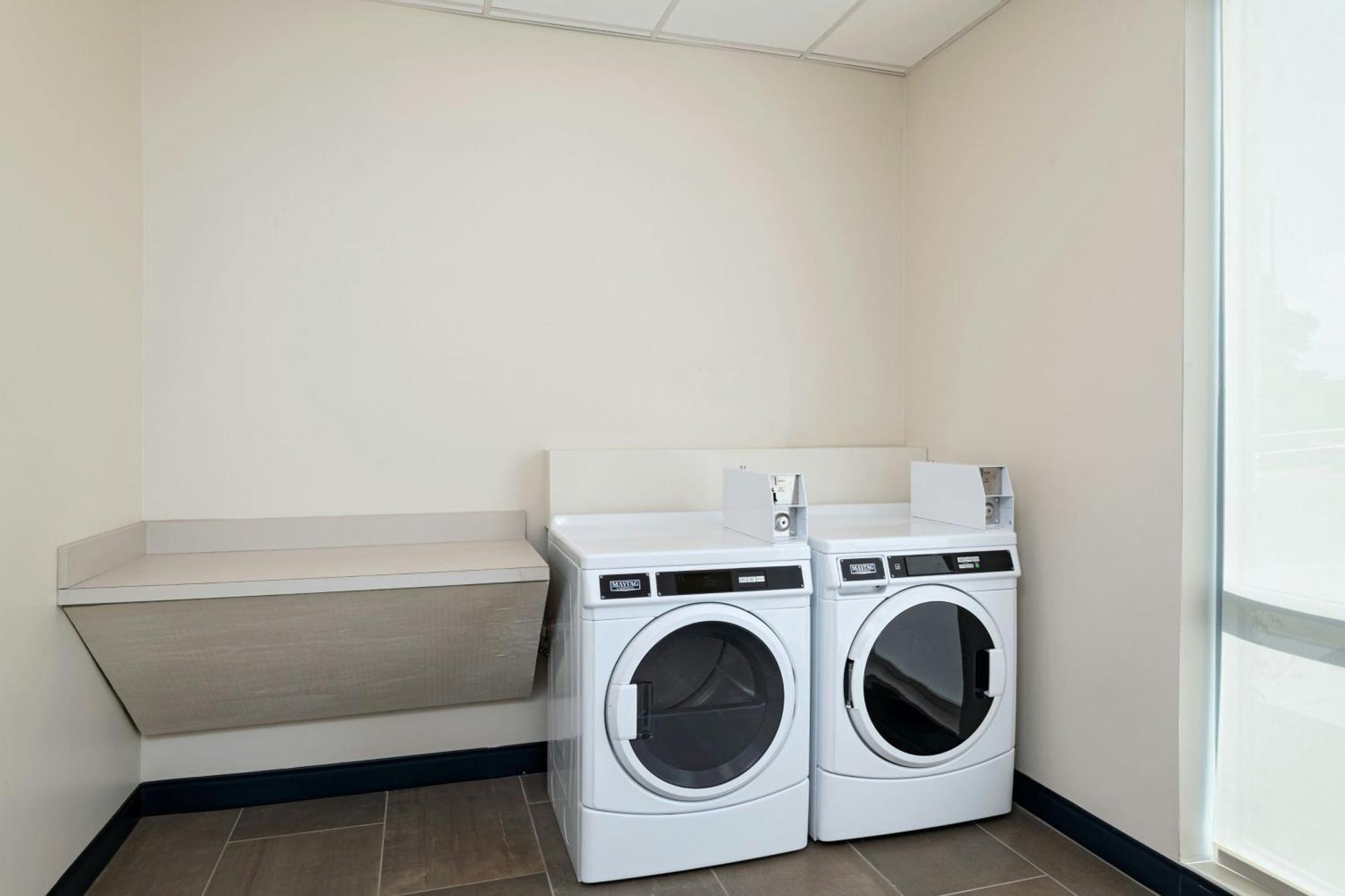 Courtyard By Marriott Austin