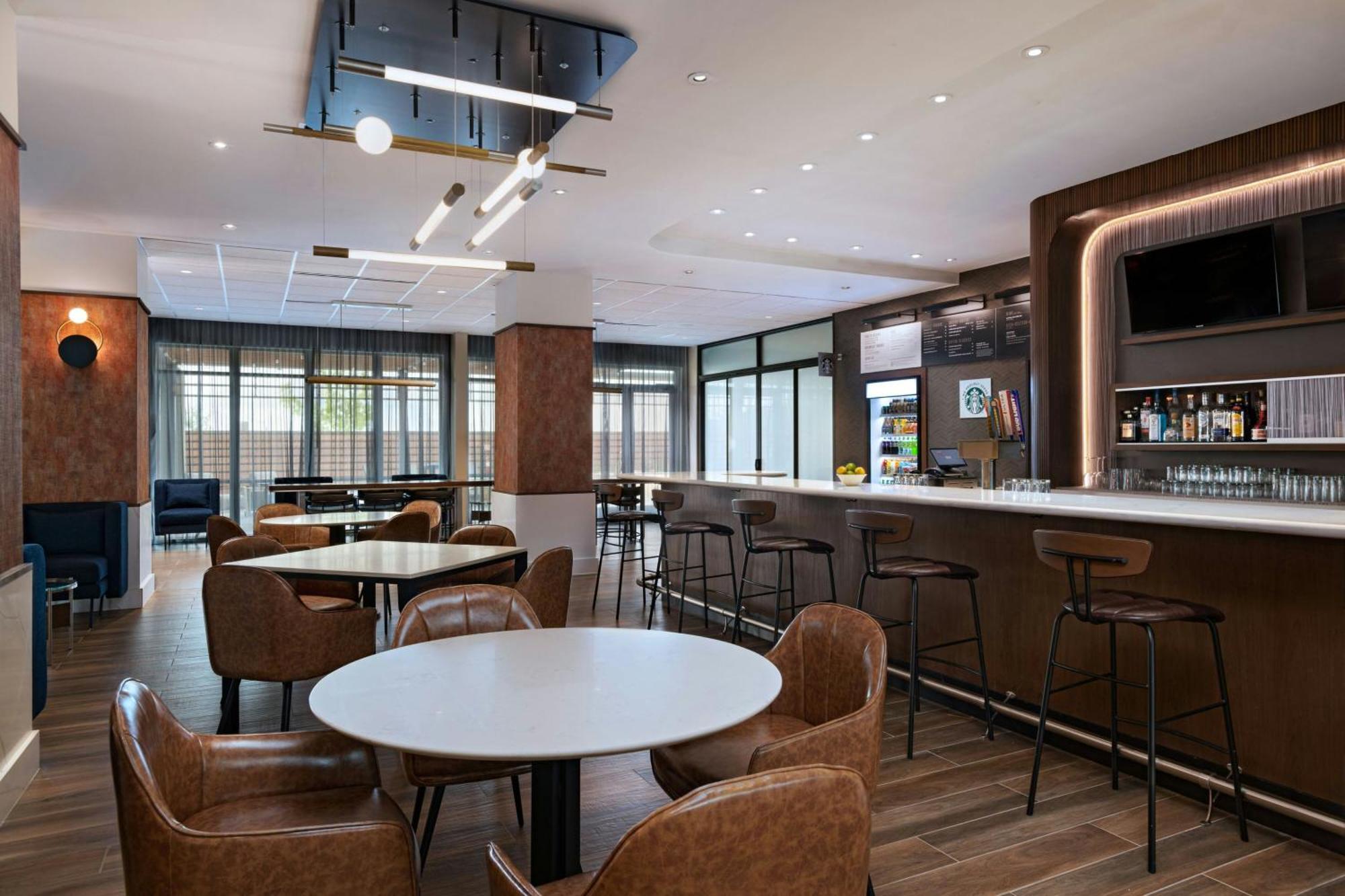 Courtyard By Marriott Austin
